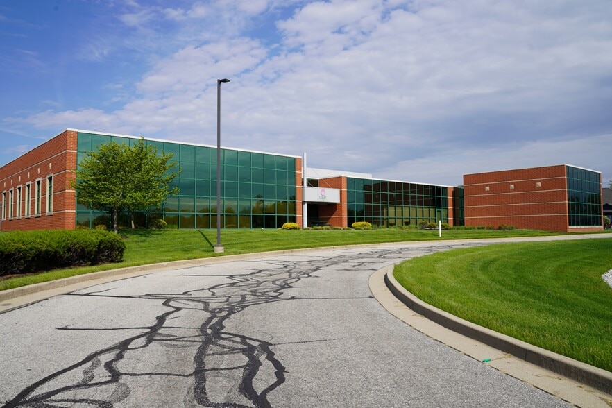 10307 W Dupont Circle Dr, Fort Wayne, IN for lease - Building Photo - Image 1 of 11