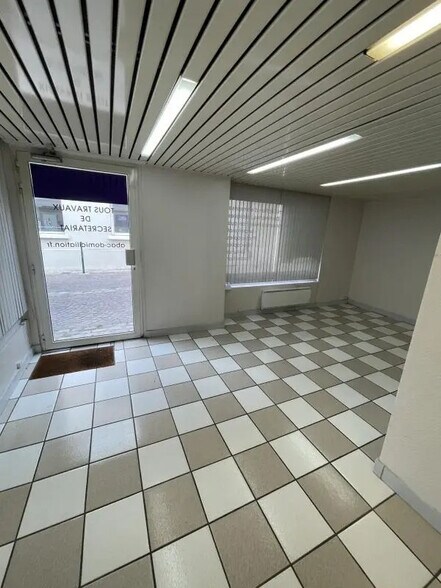 Retail in Rueil-Malmaison for lease - Interior Photo - Image 3 of 11