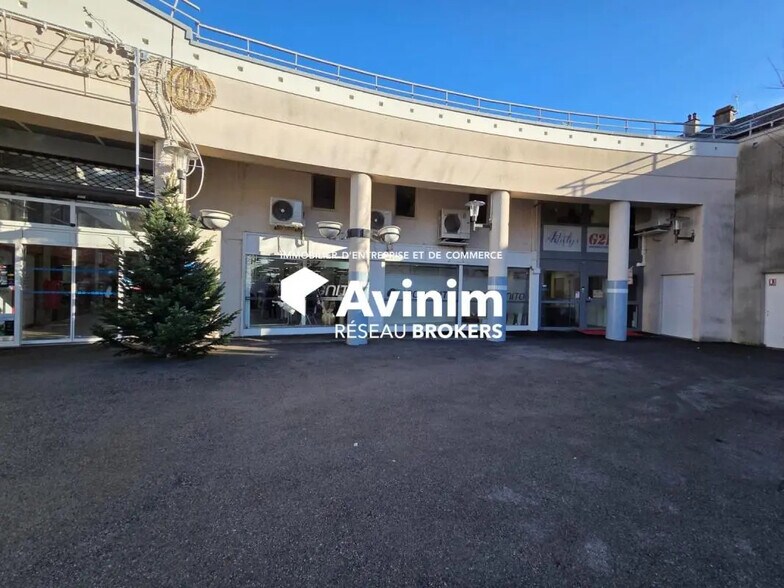 Retail in Oyonnax for sale - Building Photo - Image 2 of 10