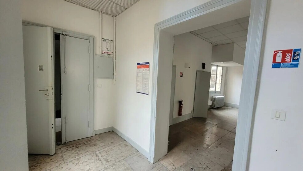 Retail in Montpellier for lease - Interior Photo - Image 3 of 7