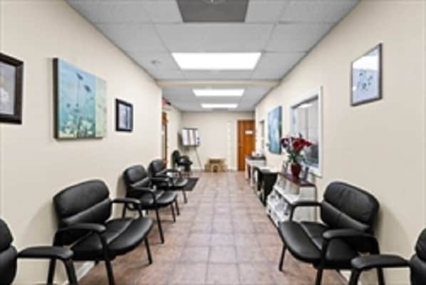 88 Faunce Corner Rd, Dartmouth, MA for sale - Interior Photo - Image 3 of 6