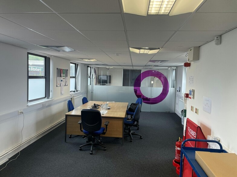 Yew St, Stockport for lease - Interior Photo - Image 3 of 3