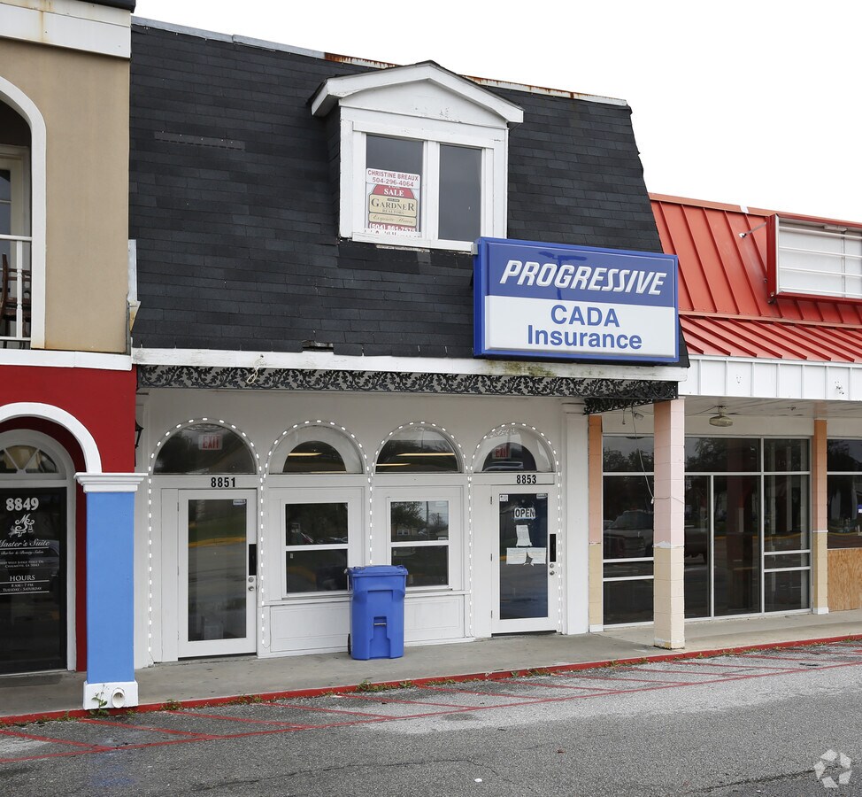 8853 W Judge Perez Dr, Chalmette, LA 70043