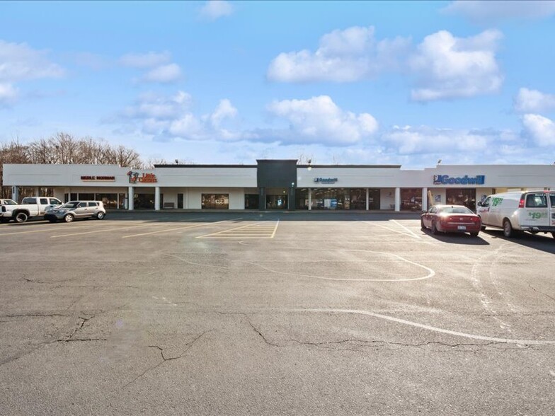 2055 Gratiot Blvd, Marysville, MI for lease - Building Photo - Image 1 of 20