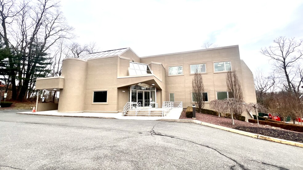 561 Cranbury Rd, East Brunswick, NJ for sale - Building Photo - Image 1 of 40