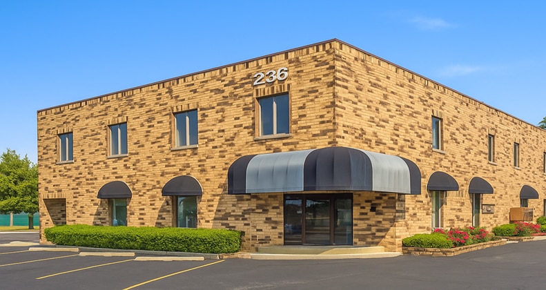 236 W Northwest Hwy, Barrington, IL for lease - Building Photo - Image 1 of 9