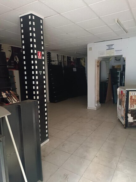 Retail in Cáceres, Cáceres for sale - Building Photo - Image 3 of 4