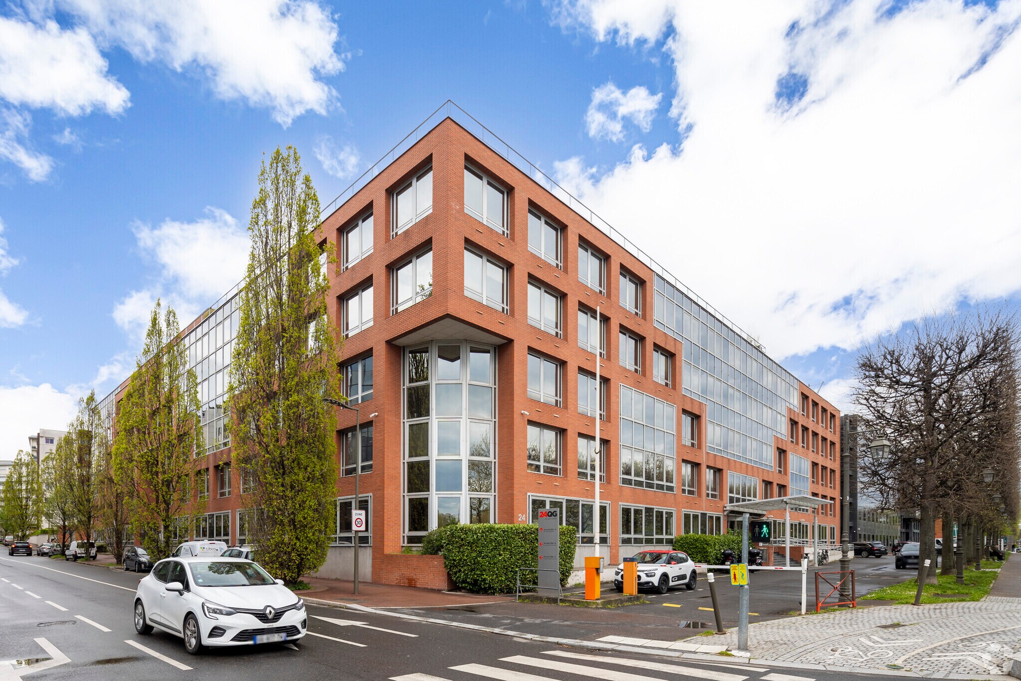 24 Quai Galliéni, Suresnes for lease Primary Photo- Image 1 of 9