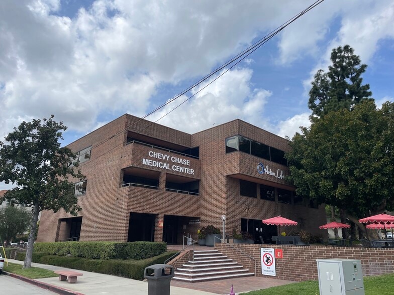 1577 E Chevy Chase Dr, Glendale, CA for lease - Building Photo - Image 3 of 41