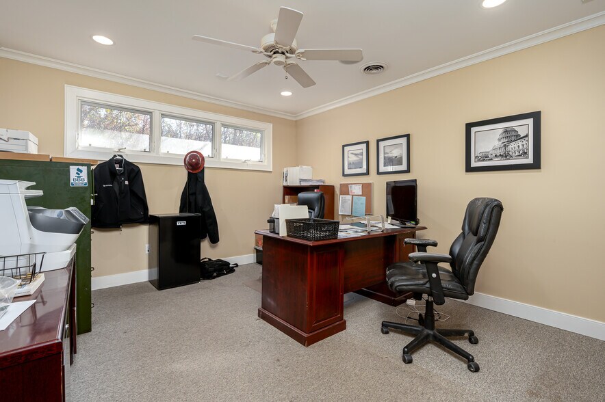 2109 Forest Dr, Annapolis, MD for lease - Interior Photo - Image 3 of 11