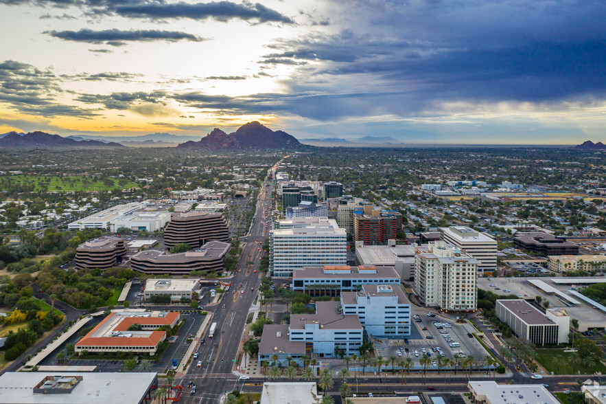 2201 E Camelback Rd, Phoenix, AZ for lease - Building Photo - Image 1 of 8