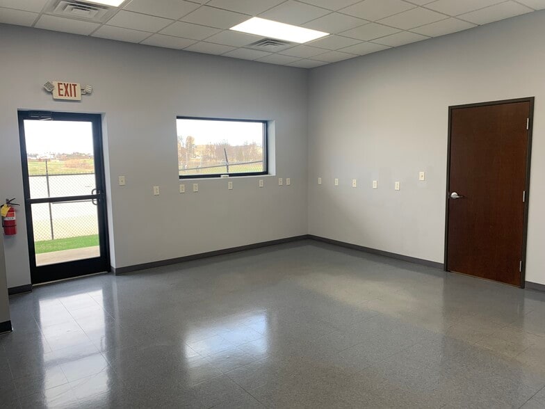 1241 Metro Ave, Evansville, IN for lease - Building Photo - Image 2 of 7