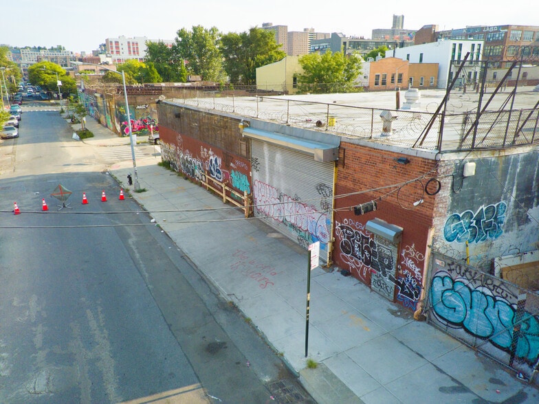 275 Boerum St, Brooklyn, NY for sale - Building Photo - Image 3 of 7