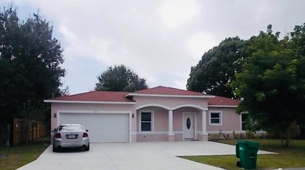 124 Hollywood Blvd, West Melbourne, FL for sale - Primary Photo - Image 1 of 5