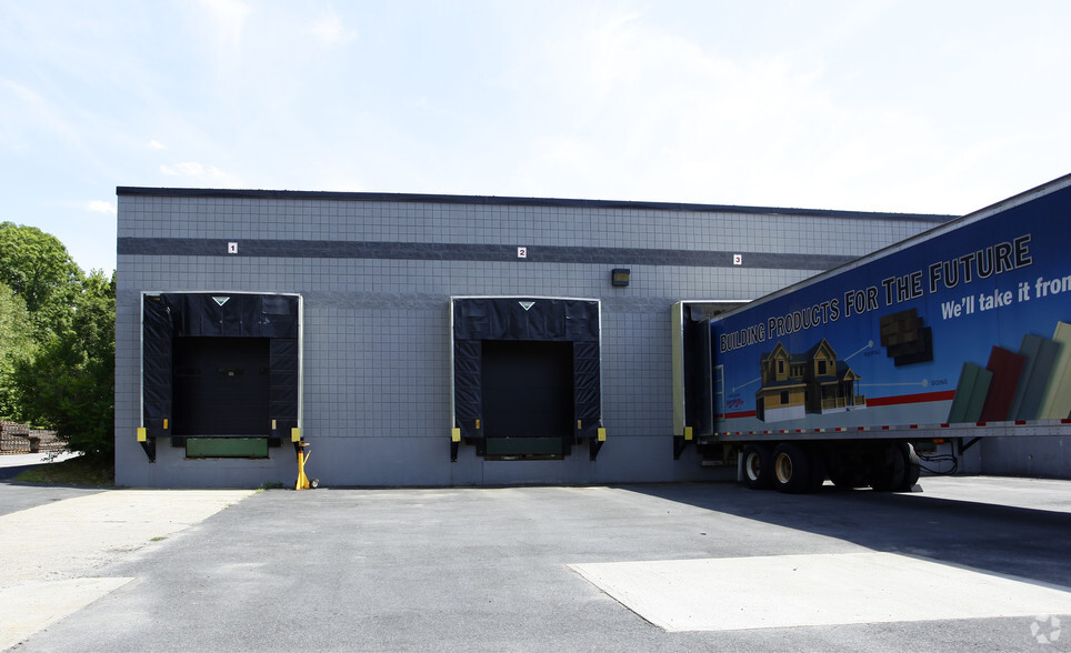 15 Keewaydin Dr, Salem, NH for lease - Building Photo - Image 3 of 5