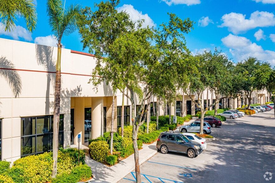 2905-2989 Commerce Pky, Miramar, FL for lease - Building Photo - Image 2 of 9