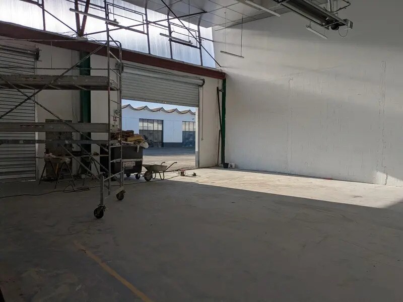 Location Bureaux 280 m² - Photo 1