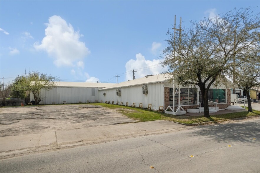 5002 Navigation Blvd, Houston, TX for lease - Building Photo - Image 3 of 11