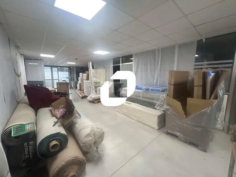 Office in Argenteuil for lease - Interior Photo - Image 3 of 12