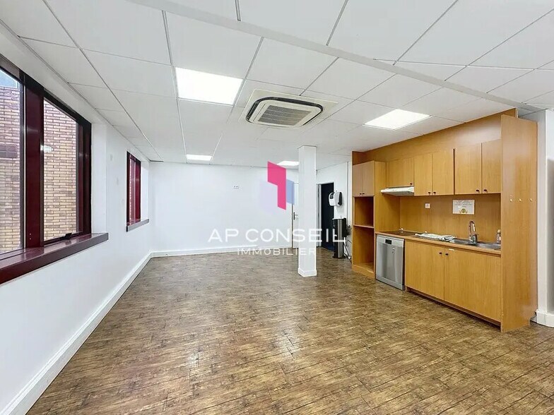 Office in Saint-Germain-en-Laye for lease - Interior Photo - Image 3 of 20