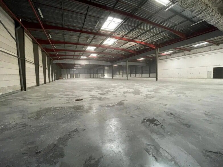 Industrial in Val-de-Reuil for lease - Building Photo - Image 3 of 17
