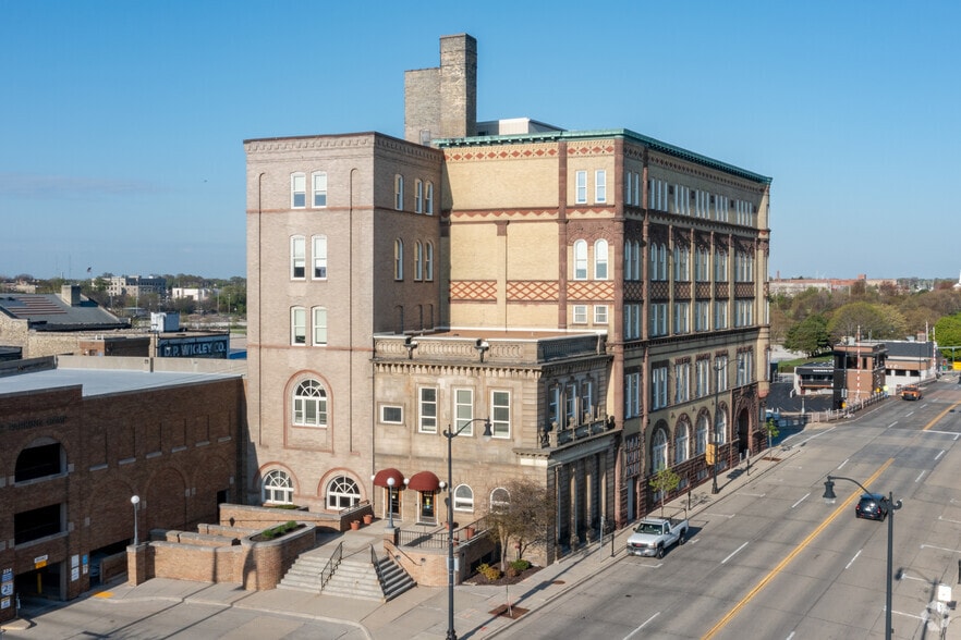 222 Main St, Racine, WI for lease - Building Photo - Image 3 of 10