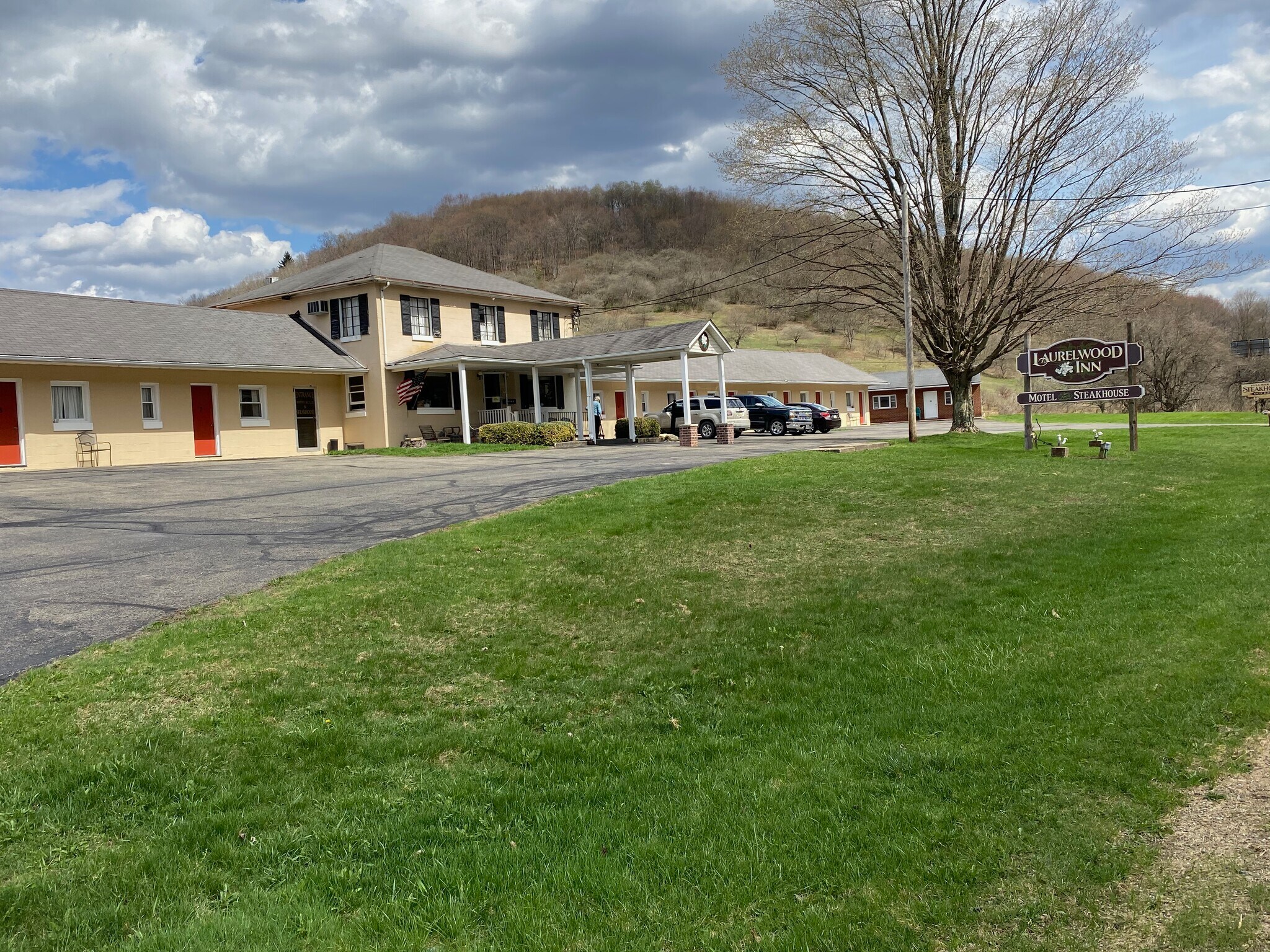 1115 E 2nd St, Coudersport, PA 16915 Laurelwood Inn