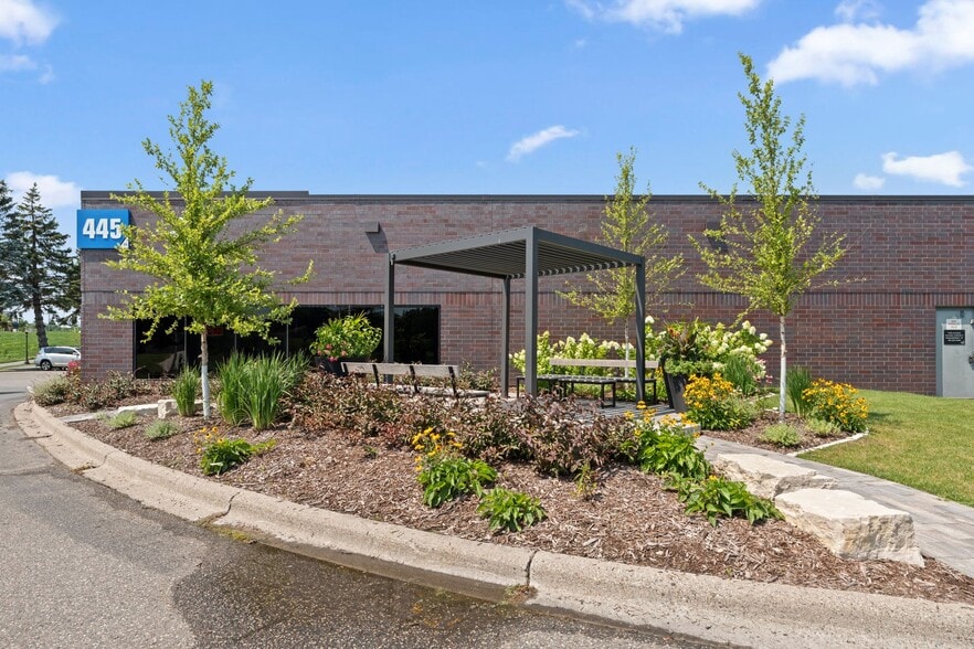 425 Etna St, Saint Paul, MN for lease - Building Photo - Image 3 of 28