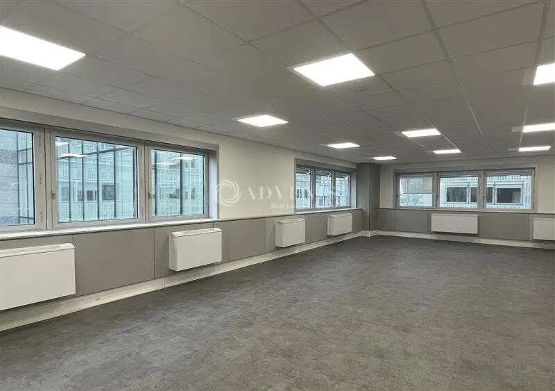 Office in Tremblay-en-France for lease - Interior Photo - Image 1 of 5