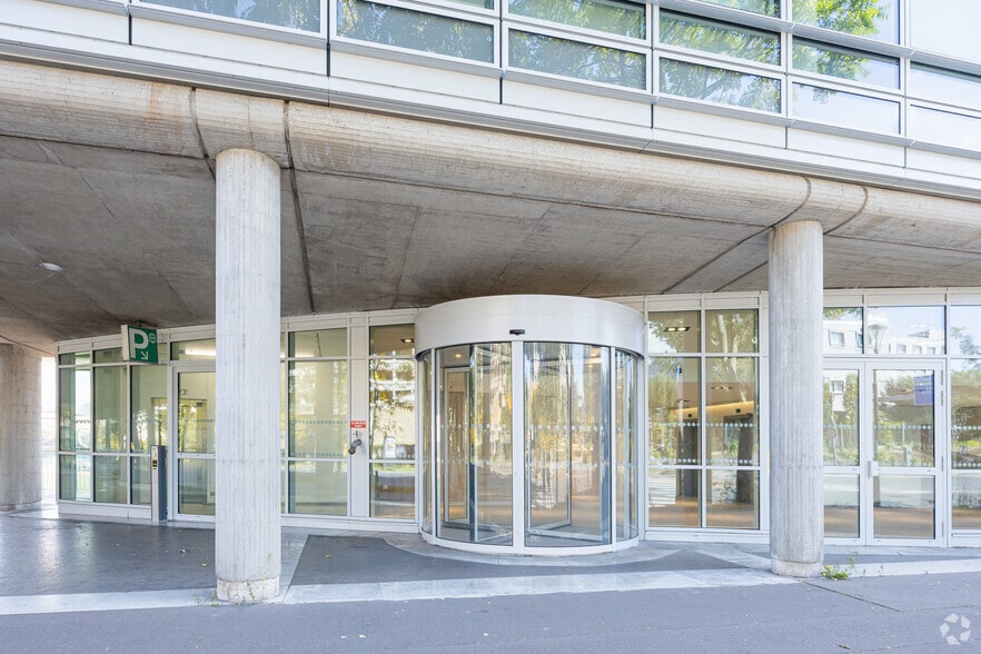 21-35 Avenue Pierre De Coubertin, Paris for lease - Building Photo - Image 2 of 8