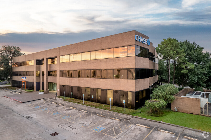 8799 North Loop East, Houston, TX for lease - Primary Photo - Image 1 of 8