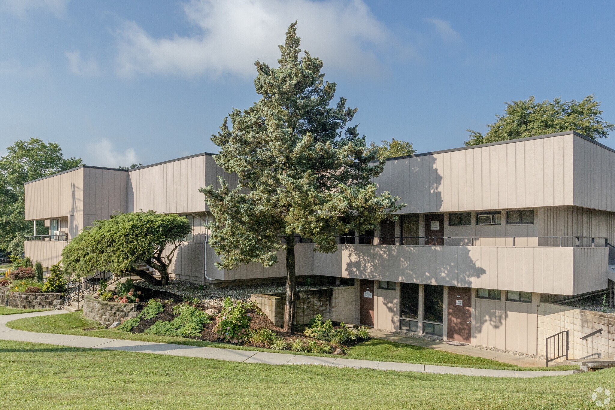 281 Summerhill Rd, East Brunswick, NJ 08816 Aaron Center