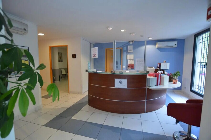 Flex in Montpellier for sale - Lobby - Image 2 of 4