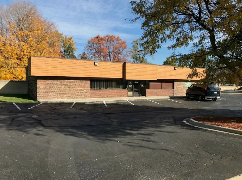 19200 Ecorse Rd, Allen Park, MI for lease Primary Photo- Image 1 of 6