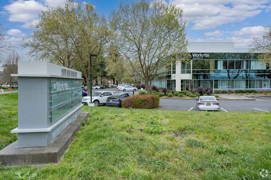 2277 Pine View Way, Petaluma, CA for lease - Building Photo - Image 1 of 7