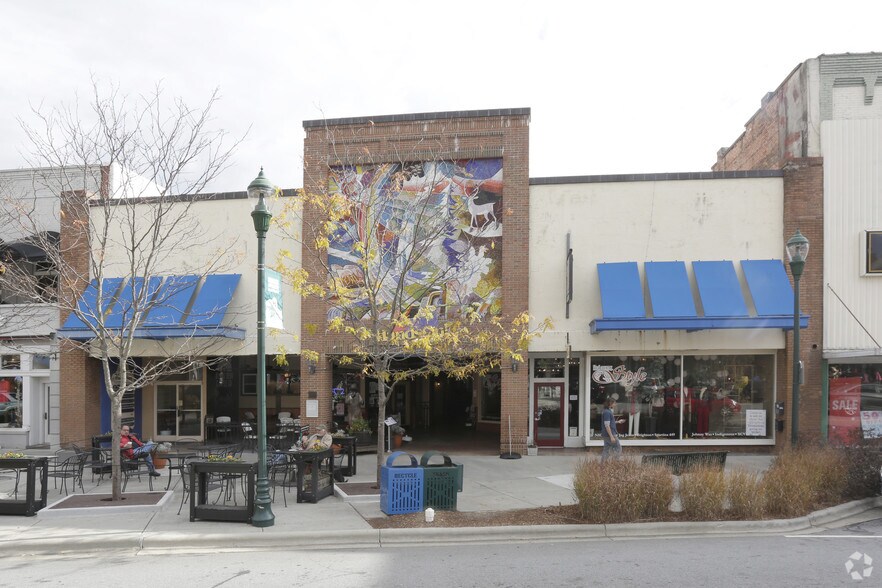 318 N Main St, Hendersonville, NC 28792