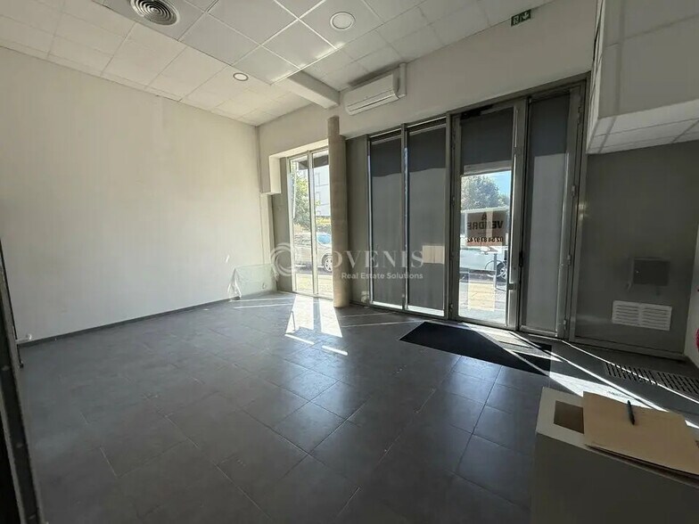 Retail in Orléans for lease - Building Photo - Image 2 of 7