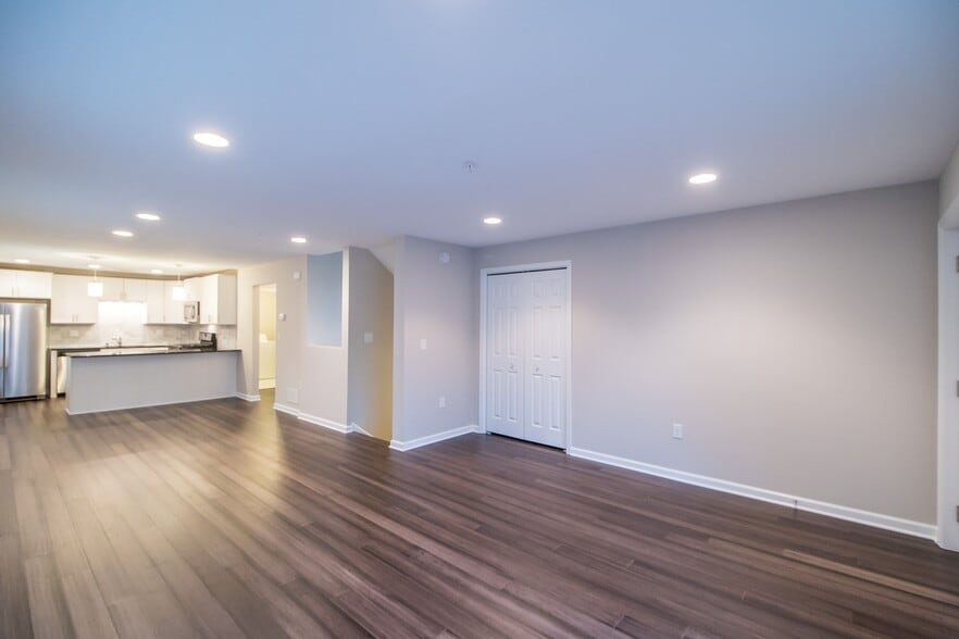 3512 DuPont Ave S, Minneapolis, MN for sale - Interior Photo - Image 2 of 6