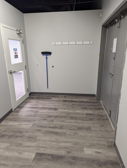 103 Scurfield Blvd, Winnipeg, MB for lease - Interior Photo - Image 3 of 11