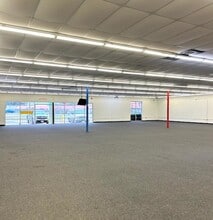 4800 W 34th St, Houston, TX for lease Interior Photo- Image 2 of 4