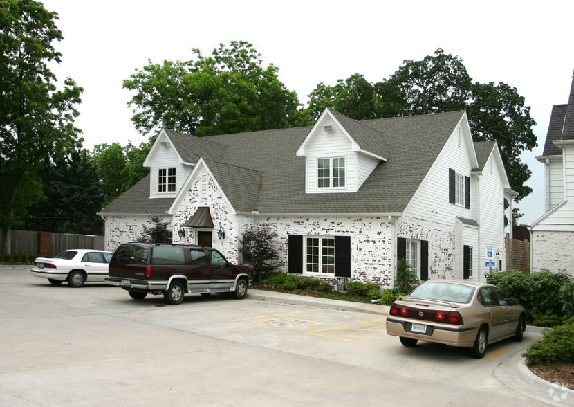 5303 S Lewis Ave, Tulsa, OK for lease - Building Photo - Image 2 of 3