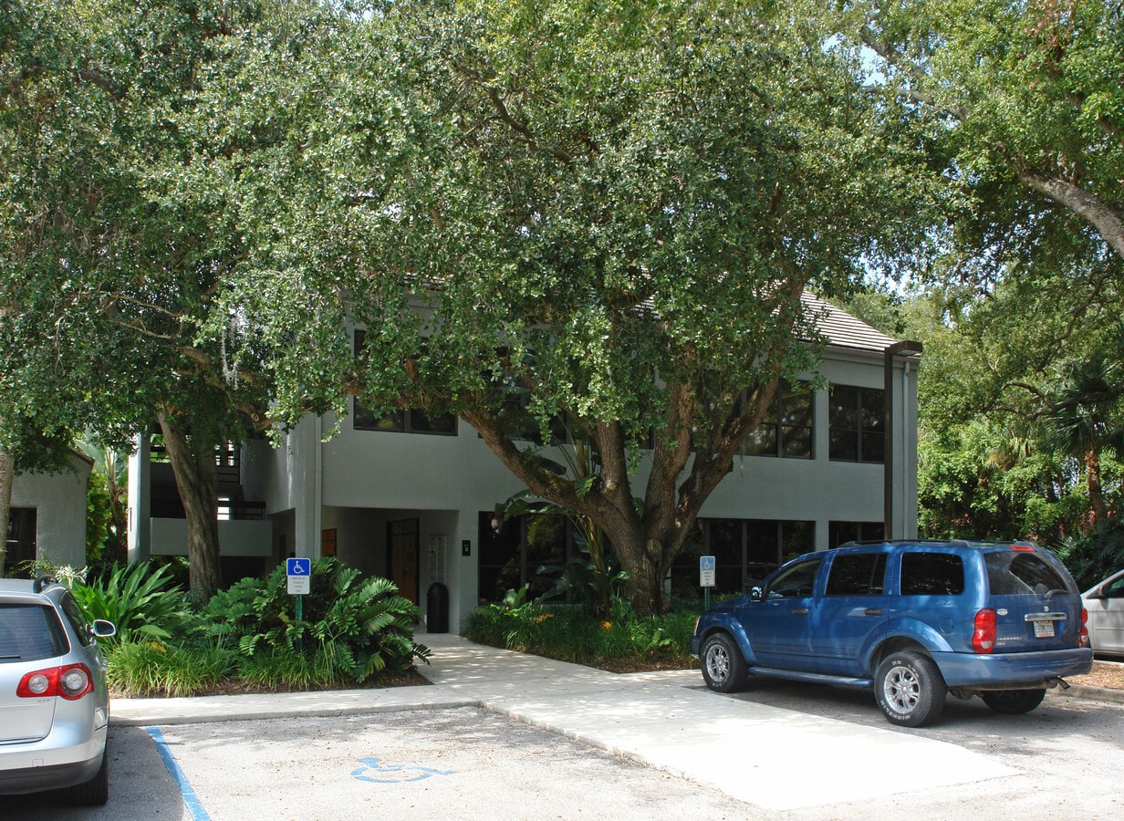 11211 Prosperity Farms Rd, Palm Beach Gardens, FL 33410