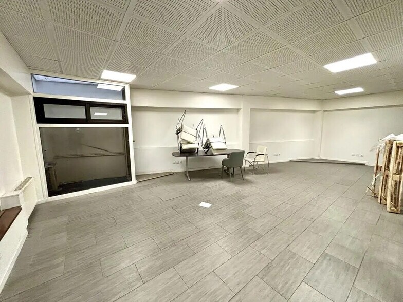 Office in Paris for lease - Building Photo - Image 3 of 6