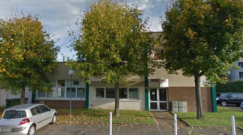 Rue Eugène Hénaff, Trappes for lease - Building Photo - Image 2 of 6