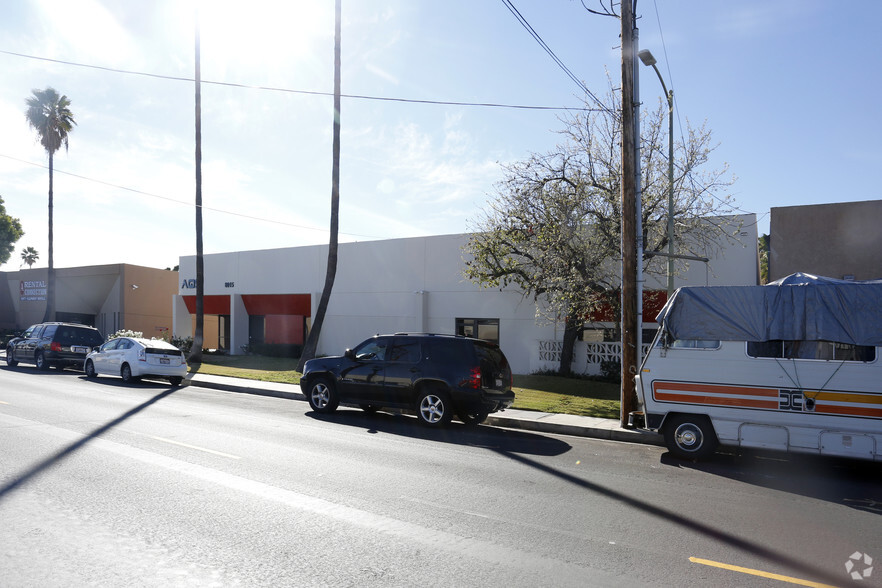 8015 Deering Ave, Canoga Park, CA for sale - Building Photo - Image 3 of 30