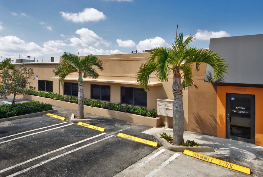 4003-4015 NE 6th Ave, Oakland Park, FL for lease - Building Photo - Image 1 of 9
