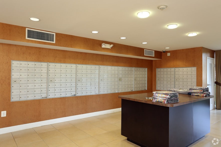 3701 Conshohocken Ave, Philadelphia, PA for lease - Interior Photo - Image 2 of 37