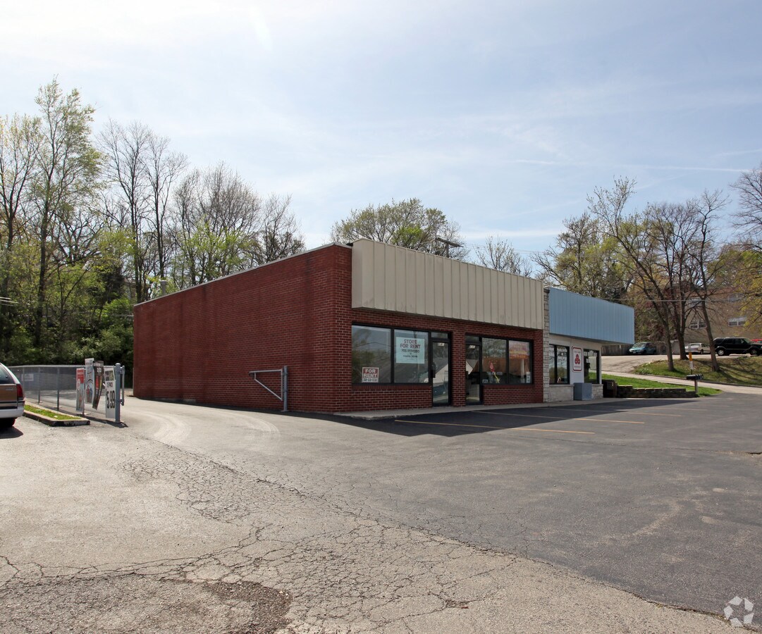 83818383 S Archer Ave, Willow Springs, IL 60480