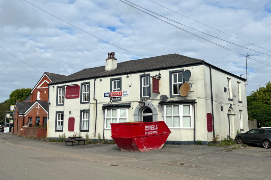 52 High St, Skelmersdale for sale - Building Photo - Image 1 of 1