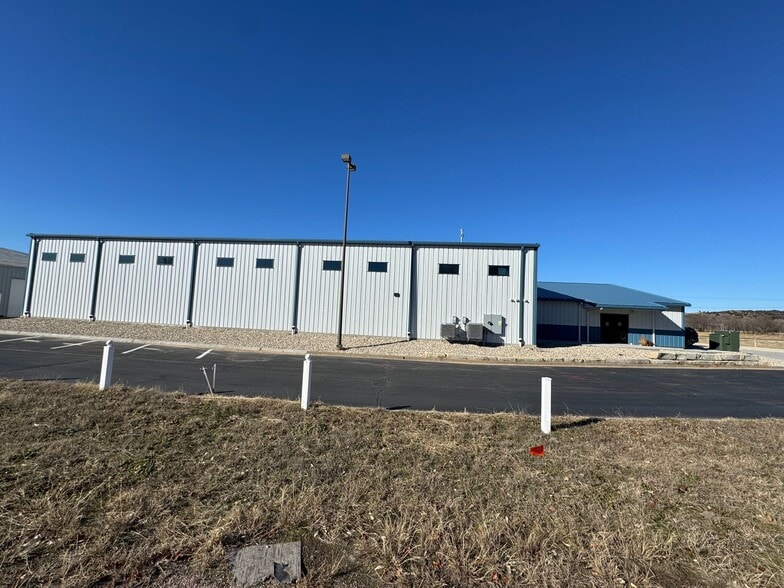 4699 Stagg Hill Rd, Manhattan, KS for sale - Building Photo - Image 2 of 3